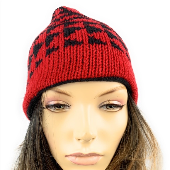 Red beanie and typing gloves set - Picture 2 of 6